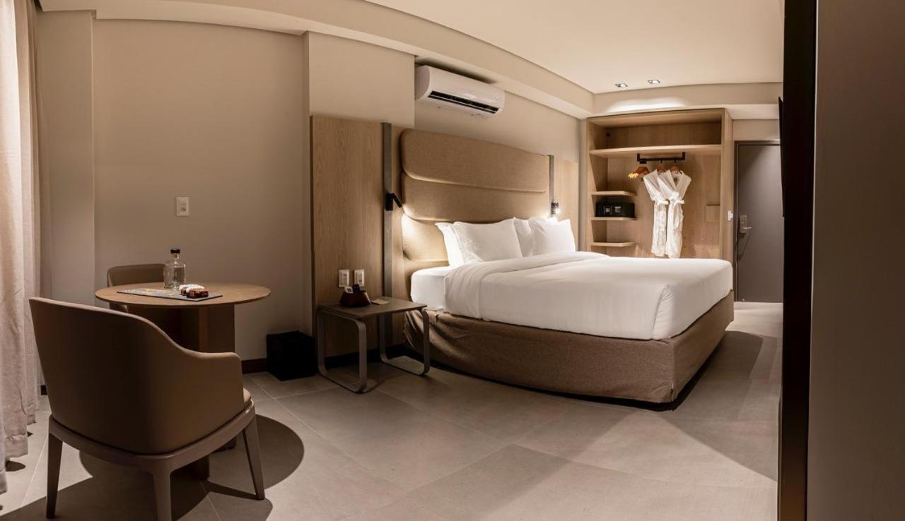 Suite with Balcony,1523040577:JPEG